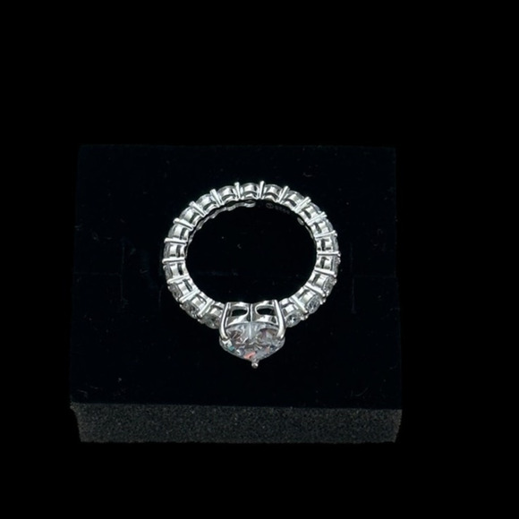 Heart Ring with Cubic Zirconia Elegant & Sparkling Jewelry for Women Size 8 - Picture 3 of 5